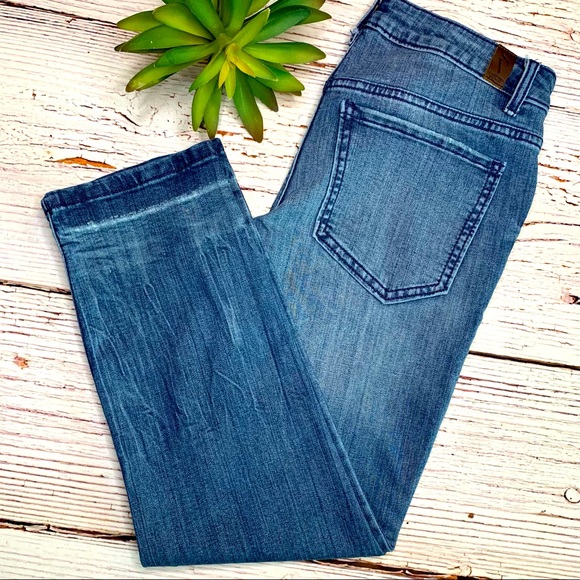 Vera Wang Denim Capri - Picture 2 of 7